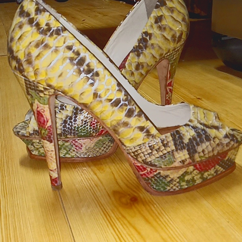Aldo 39  Snakeskin and Floral open toe pumps ♥ 3/$40​